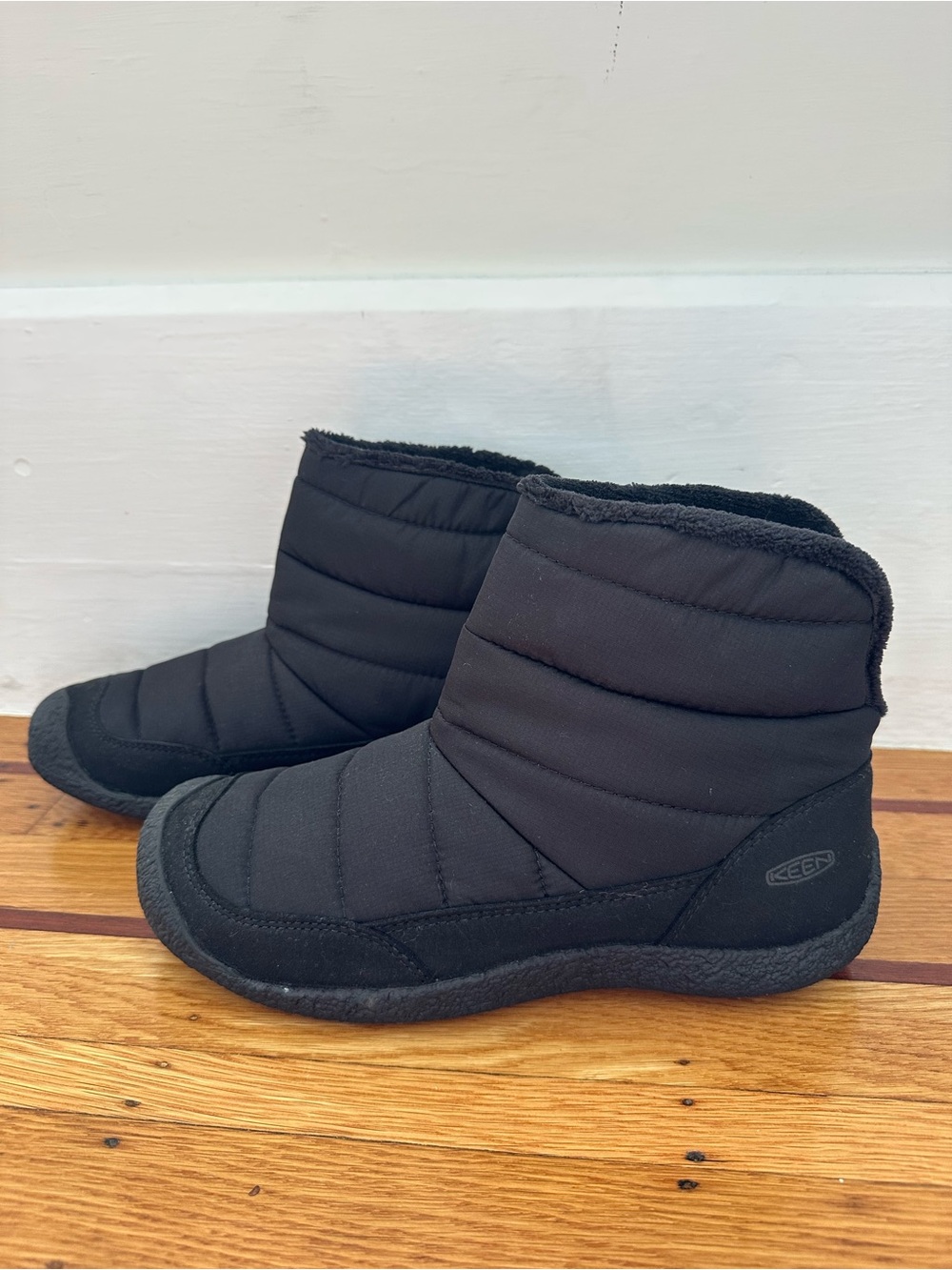 KEEN Howser II Puffy Slipper Boots — Black — New, No Tags